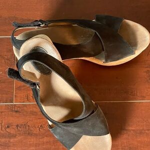 CLARK SHOES: Women's Black Sandals